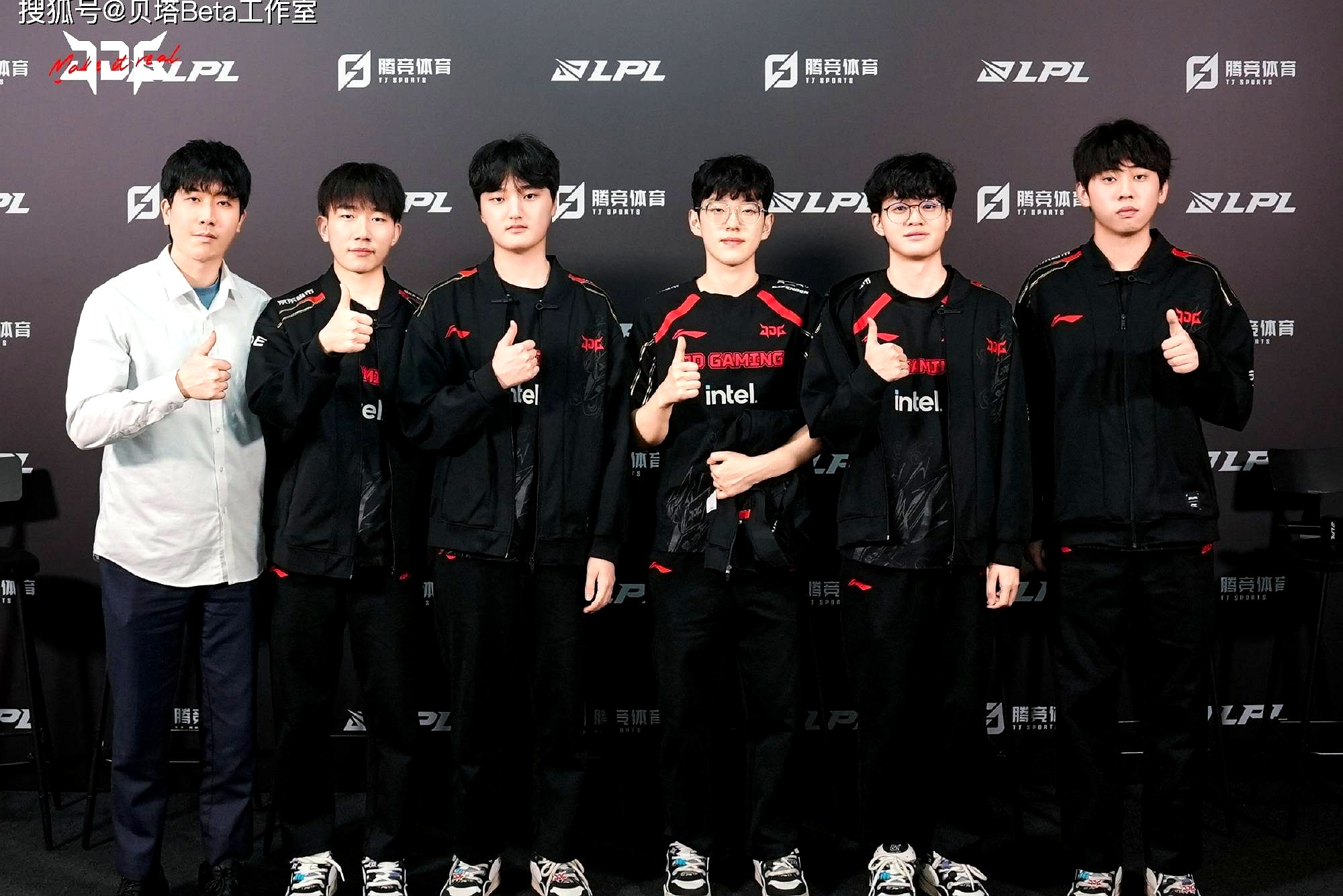 乐动·LDSports(中国)体育官网-Rookie迎来七赛季出色发挥，FPX观众热烈欢呼！